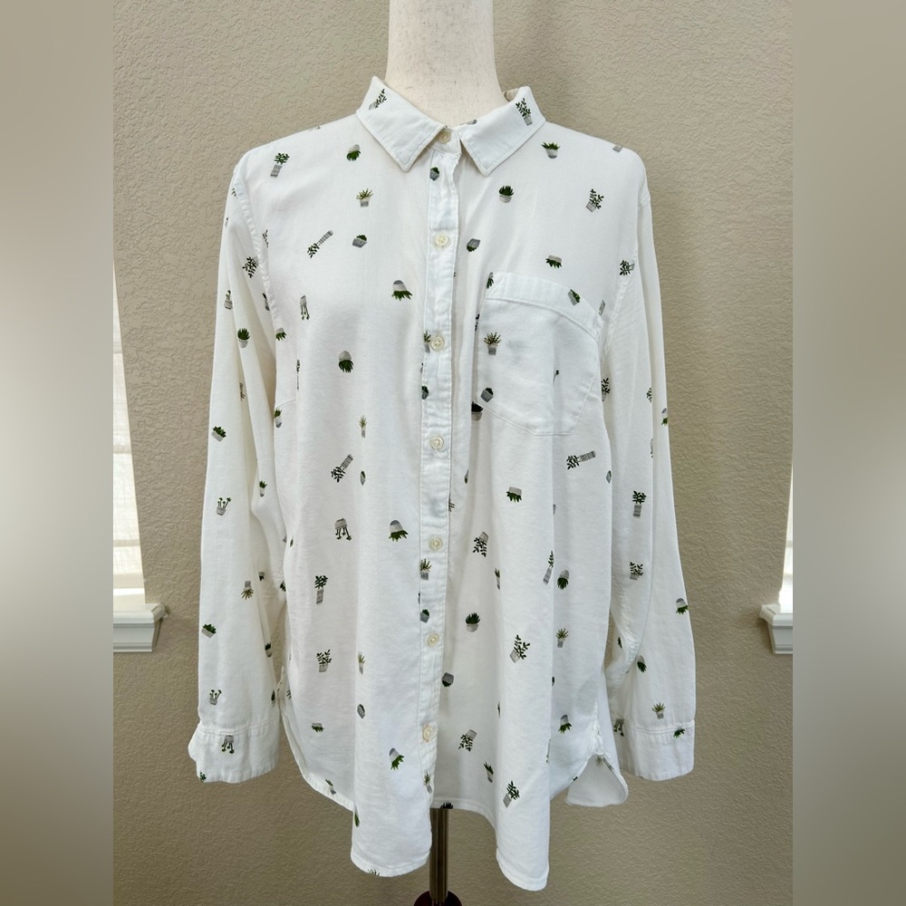 White Plant patterned Women’s button up blouse XL Old Navy